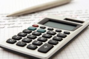 Deficit 3,9 milijardi, Baćović upozorava na pad konkurentnosti i nedovoljne investicije