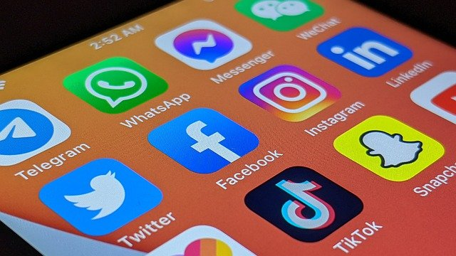 Predlog zakona o zaštiti djece u digitalnom prostoru: Bez društvenih mreža za mlađe od 13 godina image