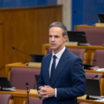 Mugoša: Nevjerovatne manipulacije oko promjene Ustava i busanje većine u EU grudi