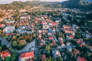 Cetinje: Kontrolisano 115 osoba, sedam osoba mora da napusti zemlju